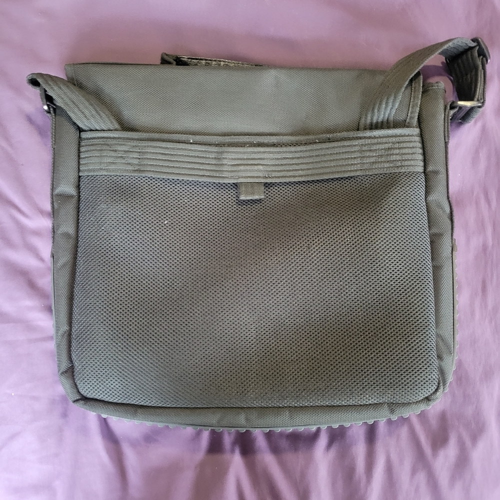 Basic Targus Laptop Bag - Picture 2 of 4